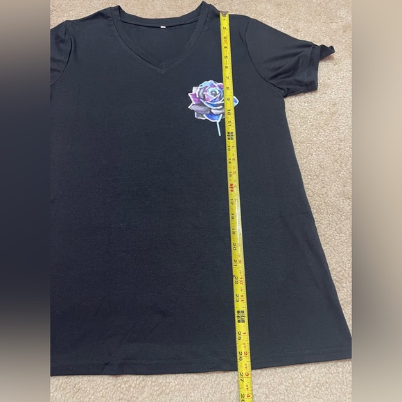 Medium “Never Give Up” Tee - Picture 6 of 8